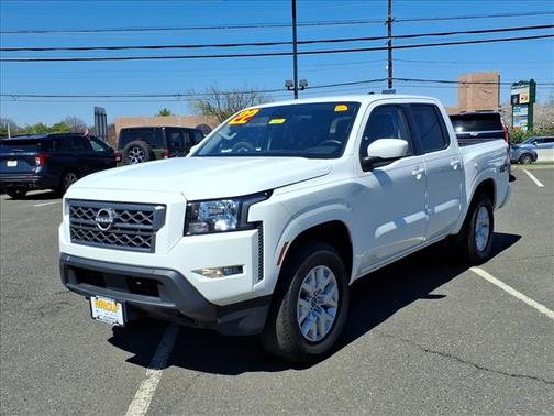 Glacier White 2022 Nissan Frontier SV