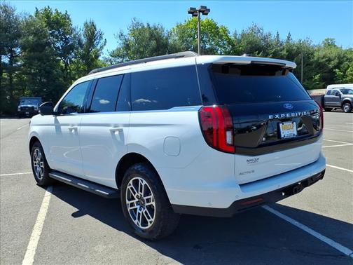 Star White 2025 Ford Expedition Active