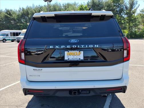 Star White 2025 Ford Expedition Active