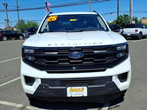 Star White 2025 Ford Expedition Active