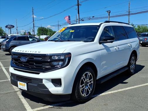 Star White 2025 Ford Expedition Active
