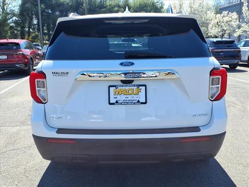 Oxford White 2022 Ford Explorer XLT
