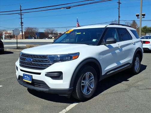 Oxford White 2022 Ford Explorer XLT