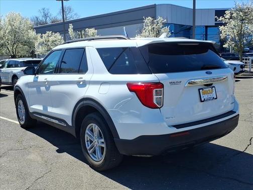 Oxford White 2022 Ford Explorer XLT