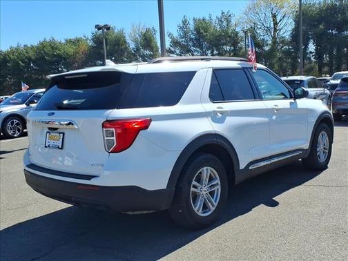 Oxford White 2022 Ford Explorer XLT