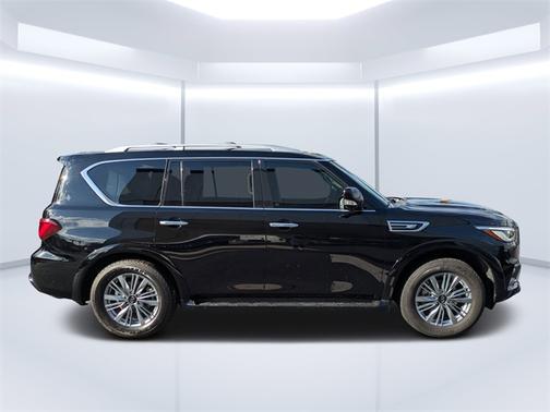 2022 INFINITI QX80 LUXE