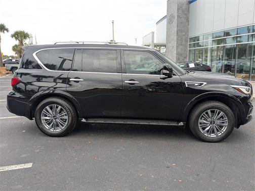 2022 INFINITI QX80 LUXE
