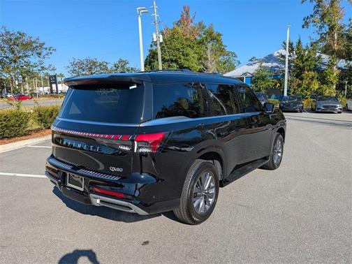 2025 INFINITI QX80 PURE