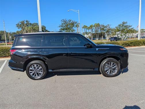 2025 INFINITI QX80 PURE