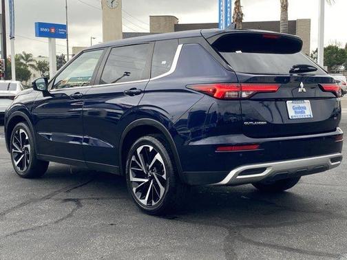 2023 Mitsubishi Outlander SE