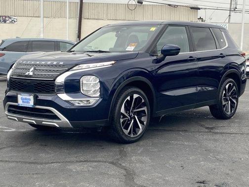 2023 Mitsubishi Outlander SE