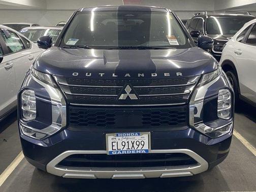 2023 Mitsubishi Outlander SE