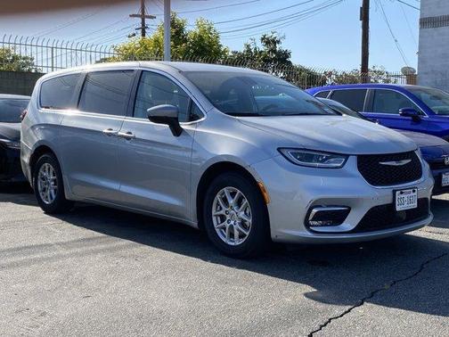 2023 Chrysler Pacifica Touring-L