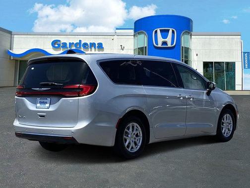 2023 Chrysler Pacifica Touring-L