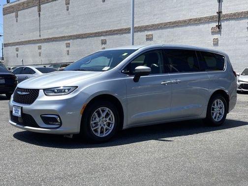 2023 Chrysler Pacifica Touring-L