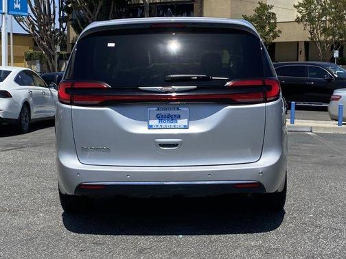 2023 Chrysler Pacifica Touring-L