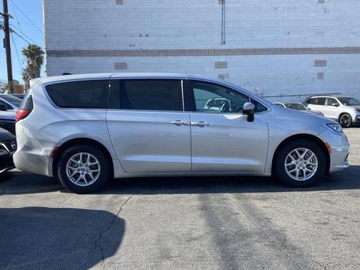 2023 Chrysler Pacifica Touring-L