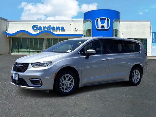 2023 Chrysler Pacifica Touring-L