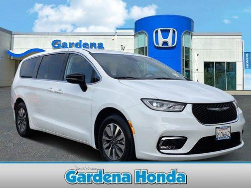 2024 Chrysler Pacifica Hybrid Select