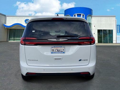 2024 Chrysler Pacifica Hybrid Select