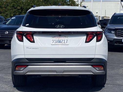 2025 Hyundai TUCSON SEL