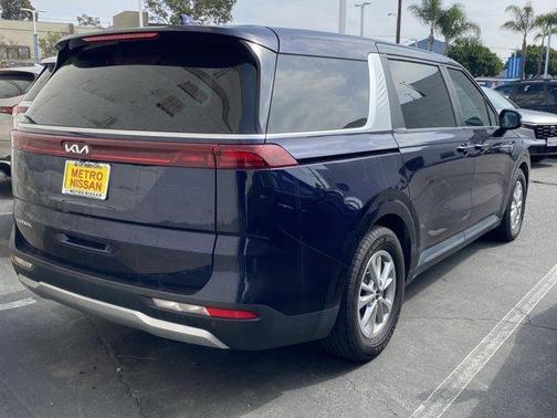 2024 Kia Carnival LX