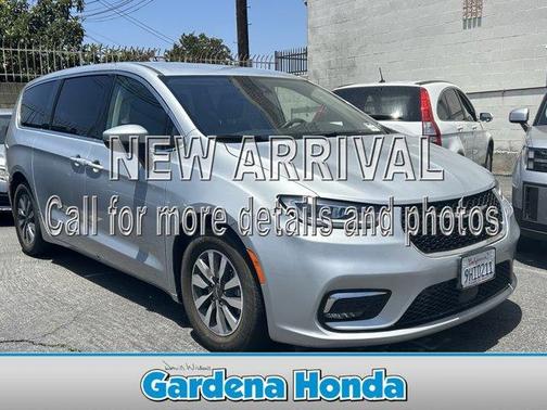 Silver Mist Clearcoat 2023 Chrysler Pacifica Hybrid Touring L