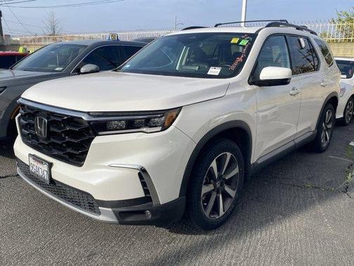 Modern Steel Metallic 2023 Honda Pilot Touring