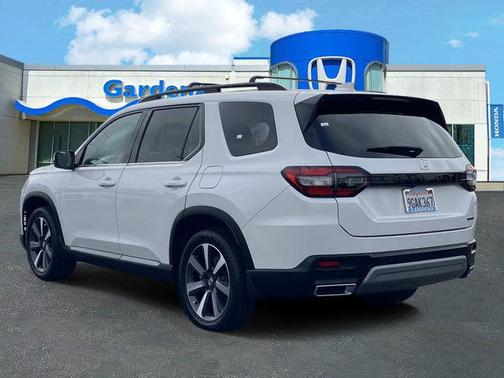 White 2023 Honda Pilot Touring
