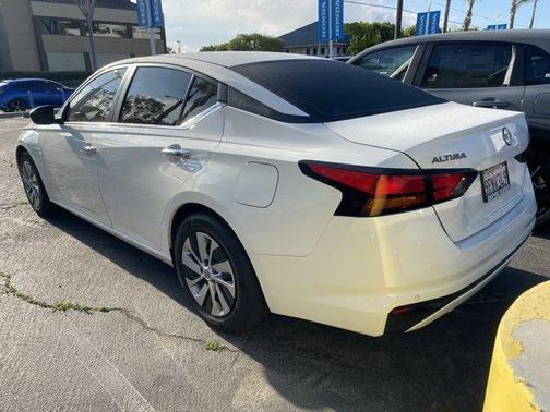 Glacier White 2024 Nissan Altima 2.5 S