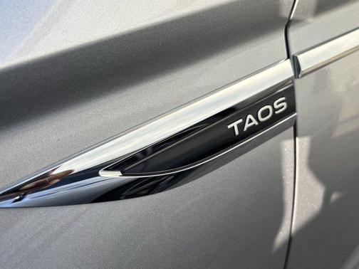 Pyrite Silver Metallic 2024 Volkswagen Taos 1.5T SE