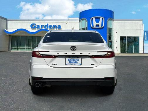 Ice 2025 Toyota Camry SE