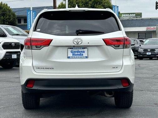 Blizzard Pearl 2019 Toyota Highlander XLE