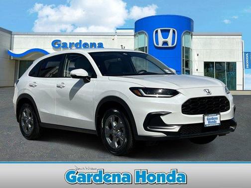 Platinum White Pearl 2027 Honda HR-V LX