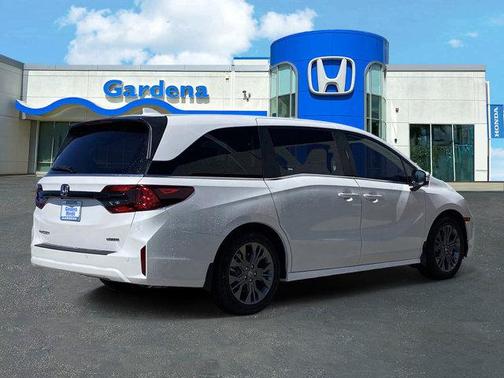 Platinum White Pearl 2026 Honda Odyssey Touring