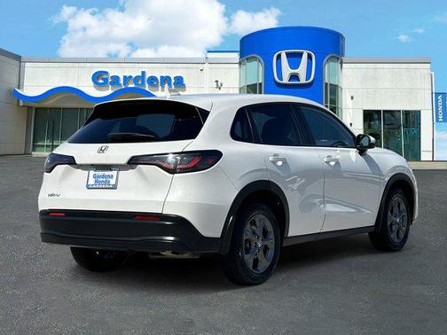 Platinum White Pearl 2026 Honda HR-V LX