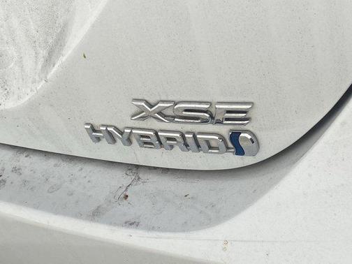 Pearl 2021 Toyota Camry Hybrid XSE