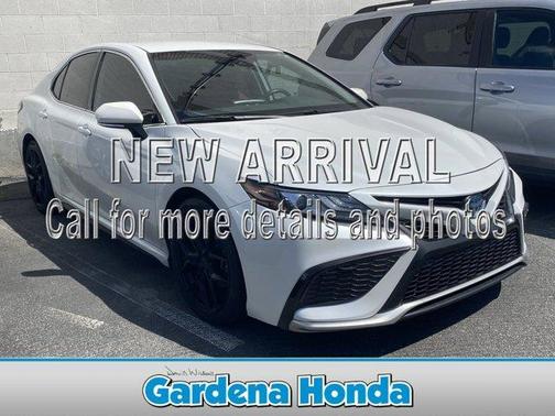 Pearl 2021 Toyota Camry Hybrid XSE