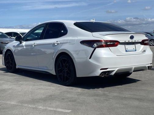 Pearl 2021 Toyota Camry Hybrid XSE