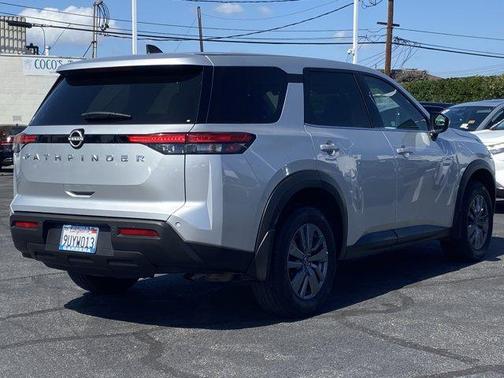 2025 Nissan Pathfinder S