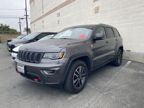 Granite Crystal Clearcoat Metallic 2019 Jeep Grand Cherokee Trailhawk