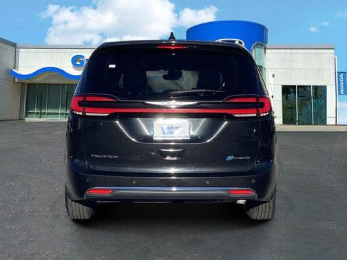 2023 Chrysler Pacifica Hybrid Limited