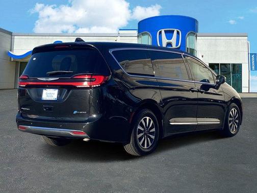 2023 Chrysler Pacifica Hybrid Limited