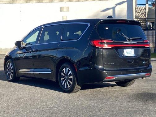 2023 Chrysler Pacifica Hybrid Limited