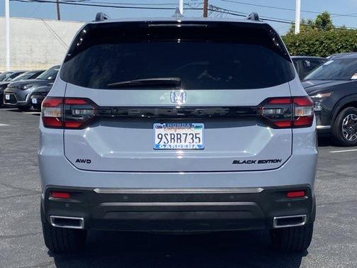 Sonic Gray Pearl 2025 Honda Pilot Black Edition