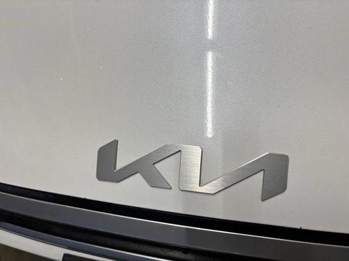 Snow White Pearl 2025 Kia K4
