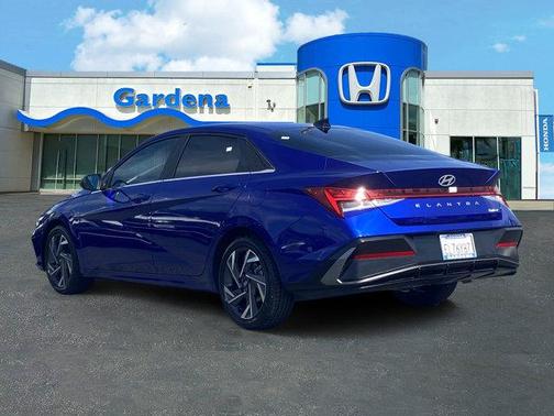 2025 Hyundai ELANTRA Limited