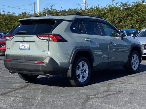 2021 Toyota RAV4 XLE