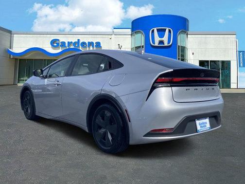 2025 Toyota Prius LE