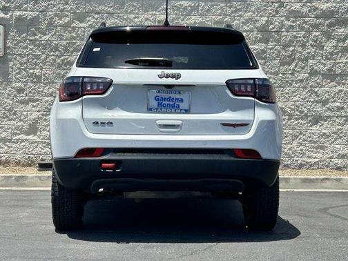 Bright White Clearcoat 2025 Jeep Compass Trailhawk